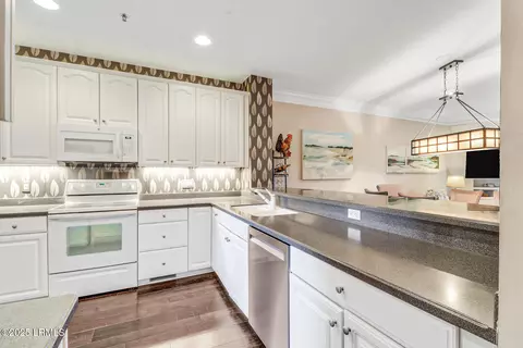Kitchen - 5 Crescent Point Dr #B, Bluffton, SC 29910 photo 1 of 6