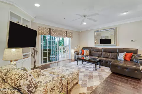 Living - 5 Crescent Point Dr #B, Bluffton, SC 29910 photo 2 of 3