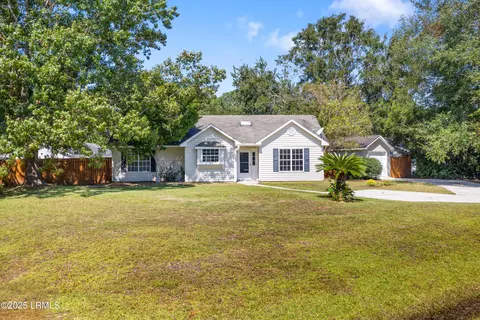 1 Irongate Dr, Beaufort, SC 29906