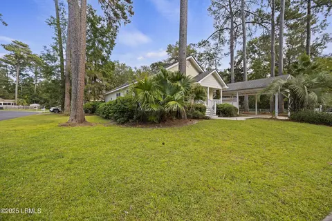 Exterior - 65 River Tree Cir, Bluffton, SC 29910 photo 4 of 10