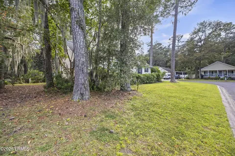 Exterior - 65 River Tree Cir, Bluffton, SC 29910 photo 9 of 10