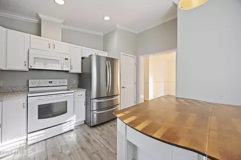 Kitchen - 65 River Tree Cir, Bluffton, SC 29910 photo 2 of 2