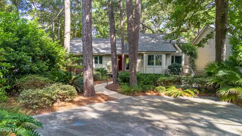 13 Gunnery Ln, Hilton Head Island, SC 29928
