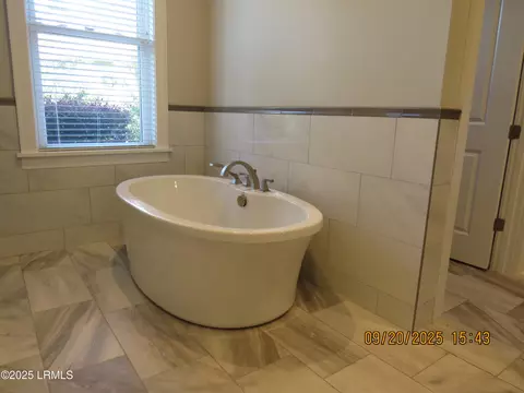 Bath - 6 Caravelle Ct, Bluffton, SC 29909 photo 2 of 2
