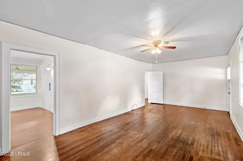 Living - 501 Shaw Dr, Hampton, SC 29924 photo 2 of 2