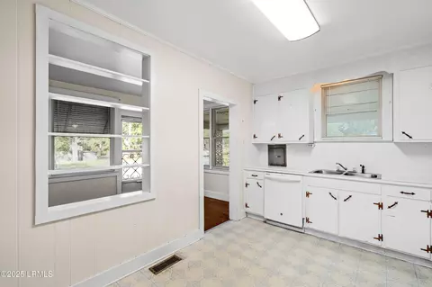 Kitchen - 501 Shaw Dr, Hampton, SC 29924 photo 1 of 2