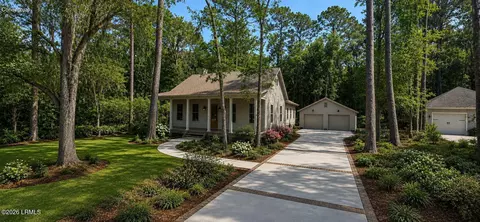 4 Flyway Dr, Beaufort, SC 29907