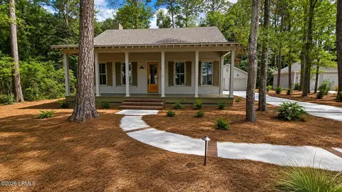 4 Flyway Dr, Beaufort, SC 29907