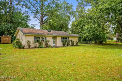 2406 Mossy Oaks Rd, Beaufort, SC 29902
