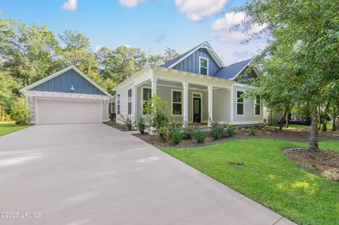 32 Faculty Dr, Beaufort, SC 29907