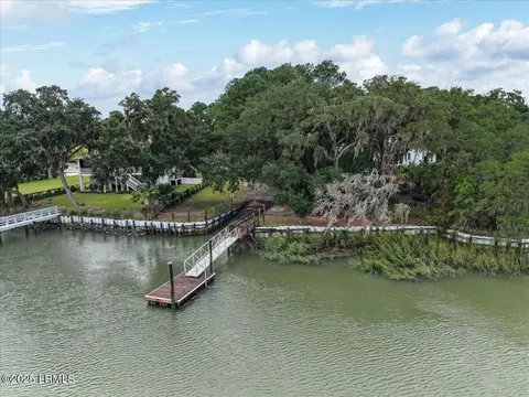 1626 Deanne Dr, Beaufort, SC 29902