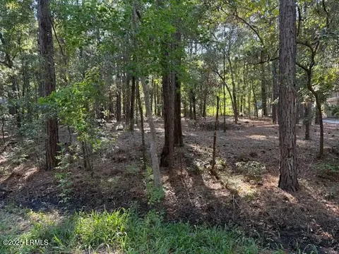 77 Wade Hampton Dr, Beaufort, SC 29907