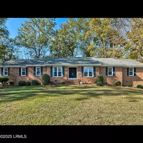 208 Brook Dr, Saint Matthews, SC 29135