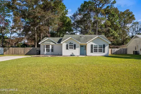 34 Pelican Cir, Beaufort, SC 29906