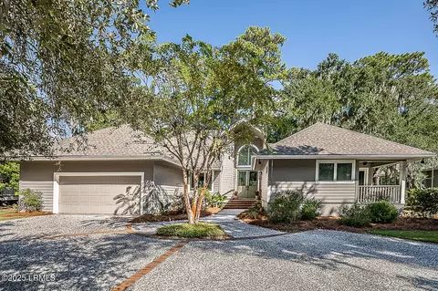 823 Island Cir W, Saint Helena Island, SC 29920