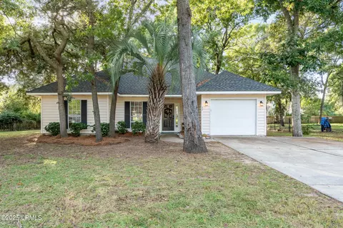 32 Le Moyne Dr, Beaufort, SC 29907
