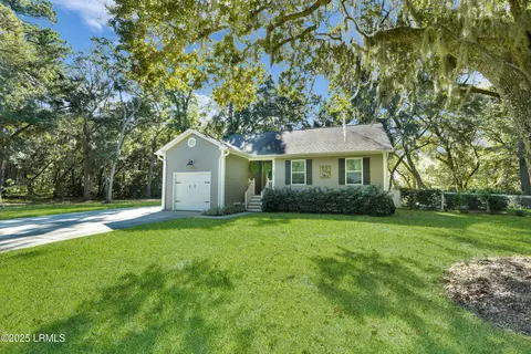 13 Arbor Ln, Saint Helena Island, SC 29920