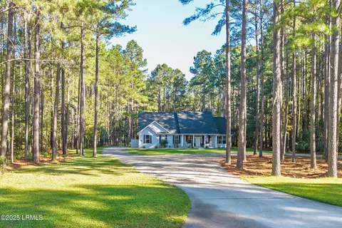 26 Bartons Run Dr, Bluffton, SC 29910 photo 2