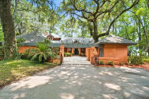 207 Odingsell Ct, Saint Helena Island, SC 29920