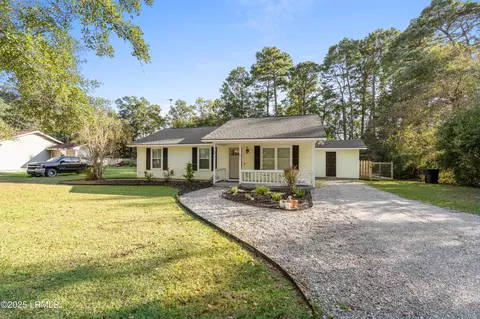 18 Hewlett Rd, Beaufort, SC 29907