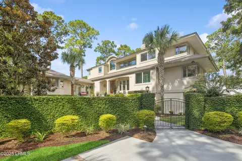 11 Foot Point Rd, Hilton Head Island, SC 29928