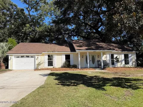 2221 Salem Dr E, Beaufort, SC 29906