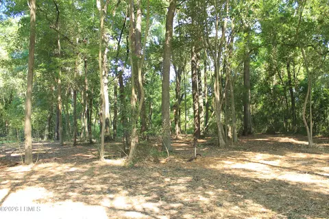 25 Meridian Rd, Beaufort, SC 29907