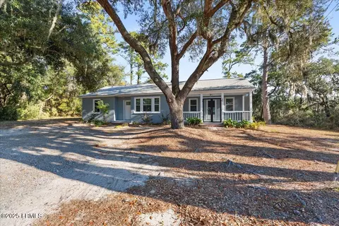88 Joe Frazier Rd, Beaufort, SC 29906