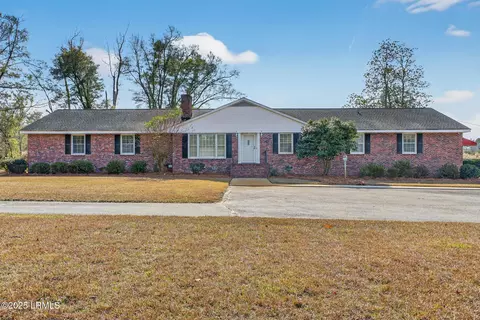 47 Midway St # B, Bamberg, SC 29003
