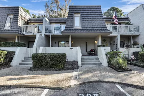 1 Gloucester Rd #305, Hilton Head Island, SC 29928