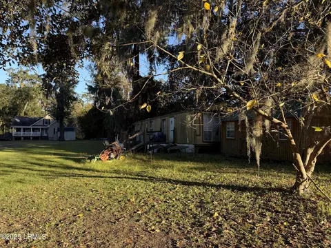 8 Ramblin Rd, Beaufort, SC 29906