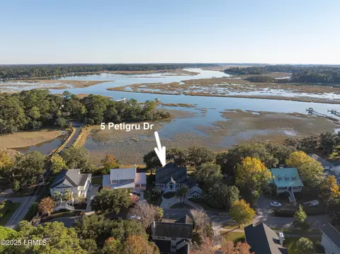 5 Petigru Dr, Beaufort, SC 29902
