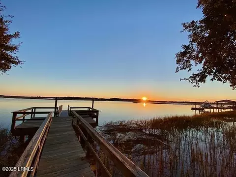 180 Distant Island Dr, Beaufort, SC 29907