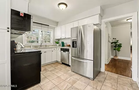 Kitchen - 411 Willard St, Hampton, SC 29924 photo 2 of 5