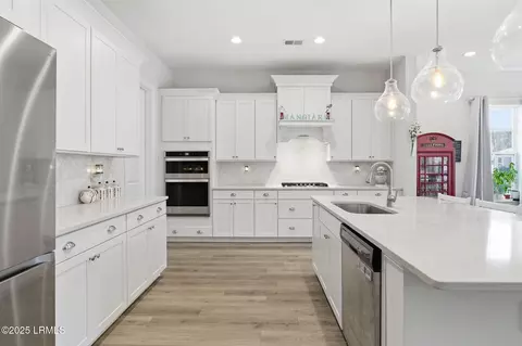 Kitchen - 19 Anchor Bnd, Bluffton, SC 29910 photo 2 of 5