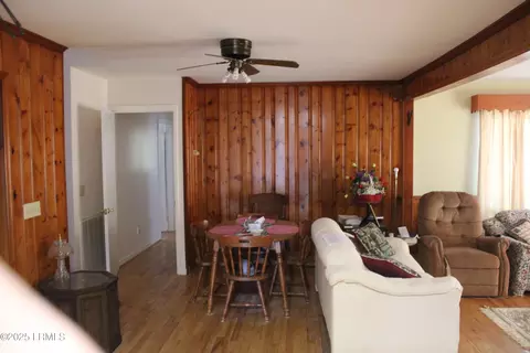 Dining - 301 W Pulaski Dr W, Hampton, SC 29924 photo 1 of 1
