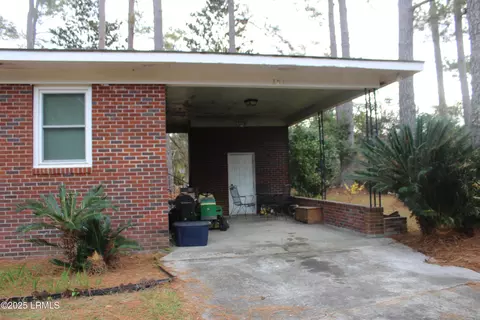 Exterior - 301 W Pulaski Dr W, Hampton, SC 29924 photo 1 of 3