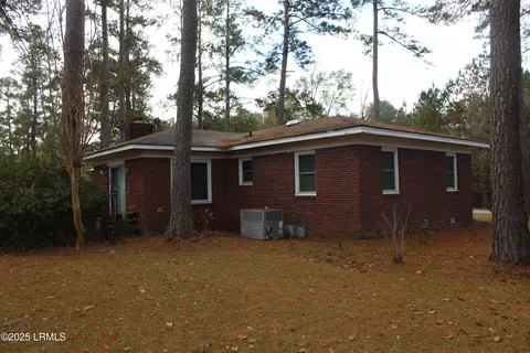 Exterior - 301 W Pulaski Dr W, Hampton, SC 29924 photo 3 of 3