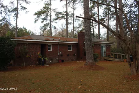 Exterior - 301 W Pulaski Dr W, Hampton, SC 29924 photo 2 of 3