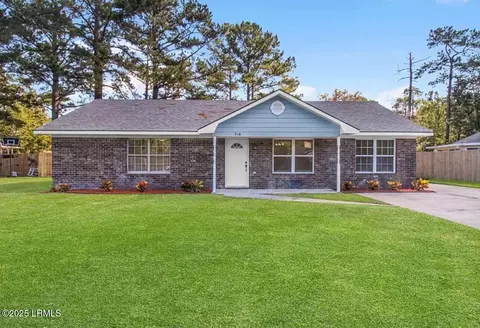 718 Dover Ln, Hinesville, GA 31313