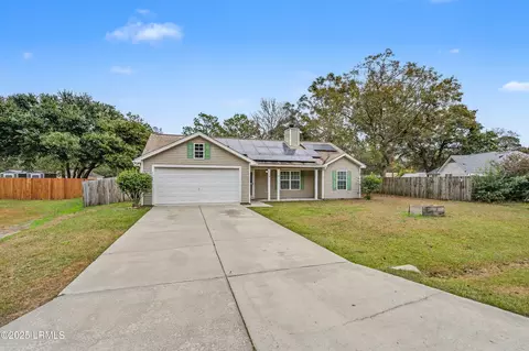 4 Shiney Leaf Ct, Beaufort, SC 29907