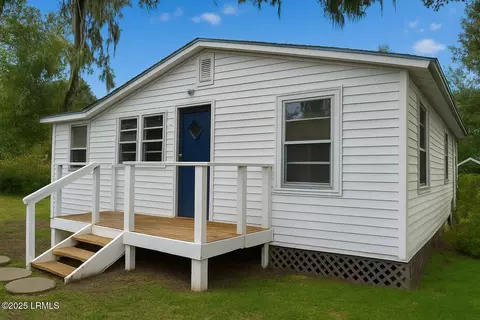 15 Hillstead Ln, Port Royal, SC 29935