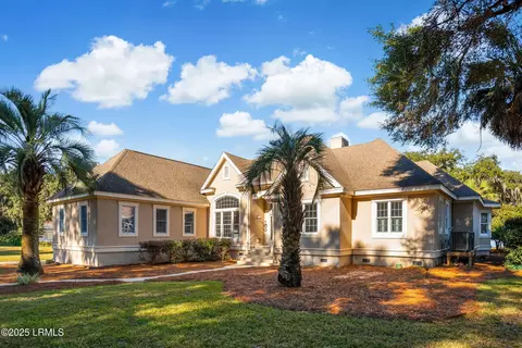 210 Old Plantation Dr W, Beaufort, SC 29907