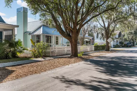 1013 11th St, Port Royal, SC 29935