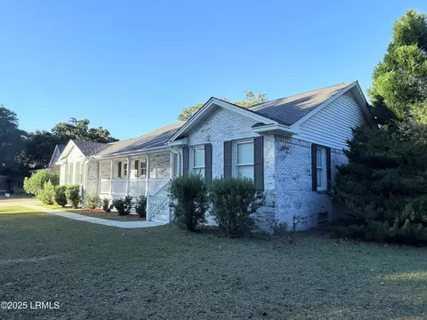 30 Barnwell Dr, Beaufort, SC 29907