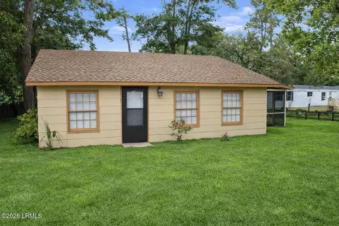 2 Wallace Rd, Beaufort, SC 29907
