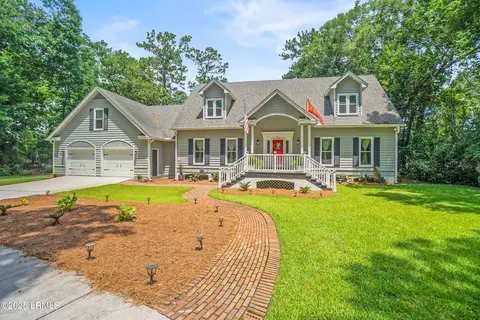 70 Dolphin Point Dr, Beaufort, SC 29907