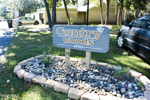 900 Brotherhood Rd #E1, Beaufort, SC 29902