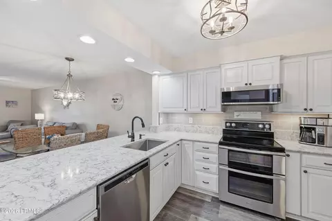 200 Colonnade Clb #181, Hilton Head Island, SC 29928