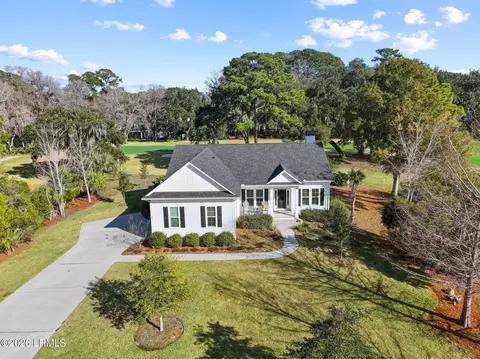 809 Island Cir W, Saint Helena Island, SC 29920